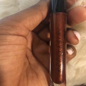 Anastasia Beverley Gil’s lip gloss shade maple